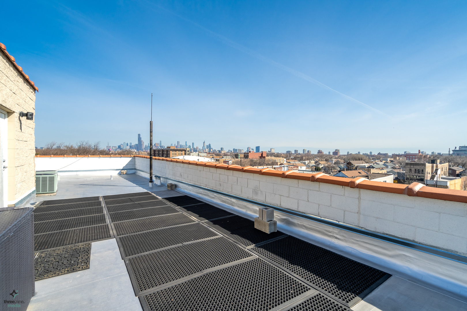 832 W 36th Street Unit: 2