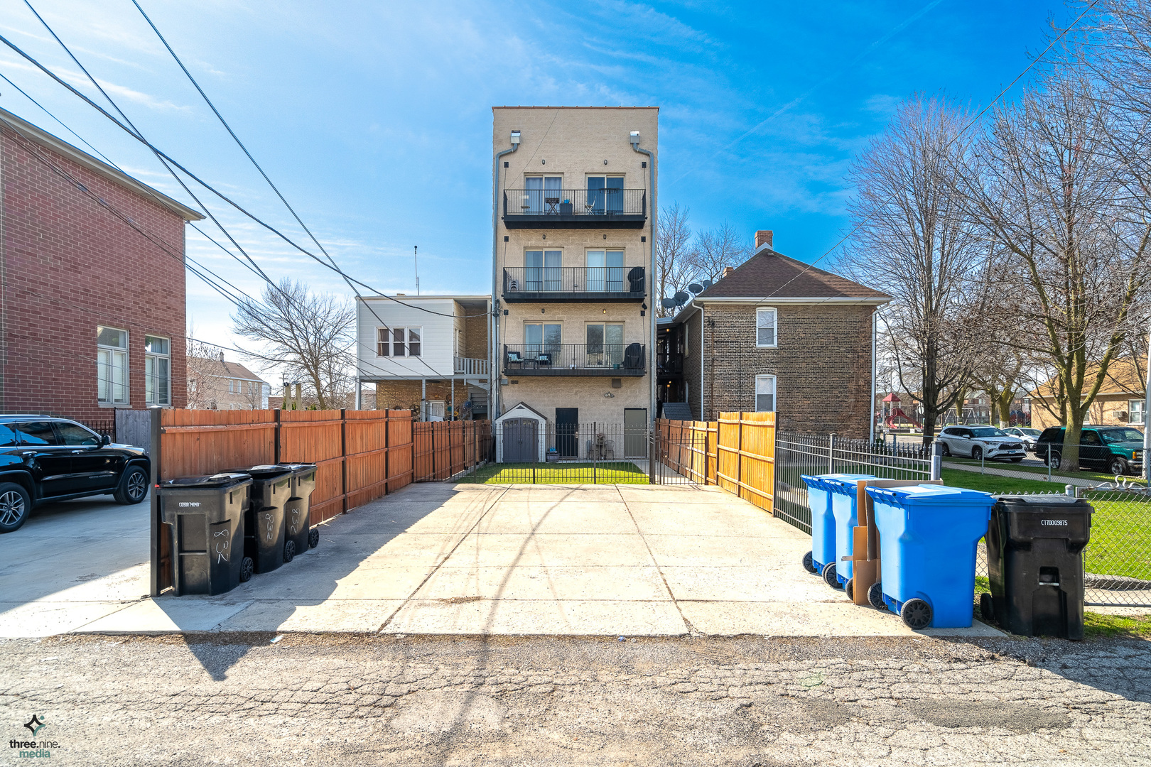 832 W 36th Street Unit: 2