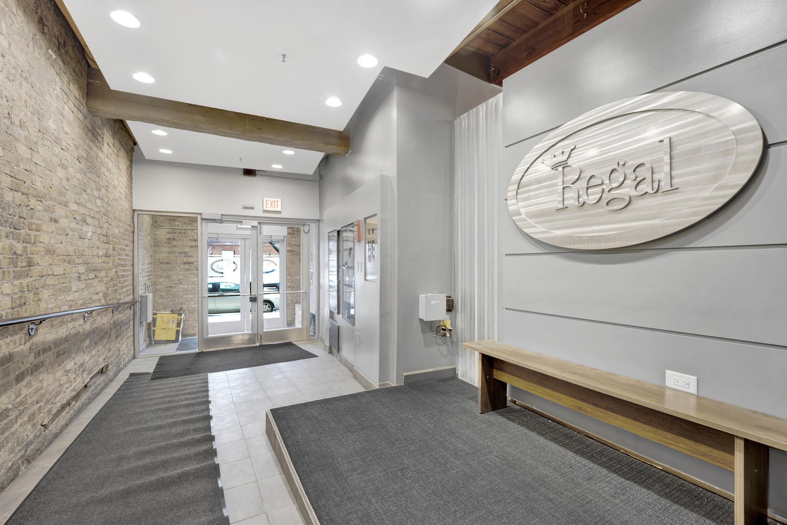 1735 W Diversey Parkway Unit: 105