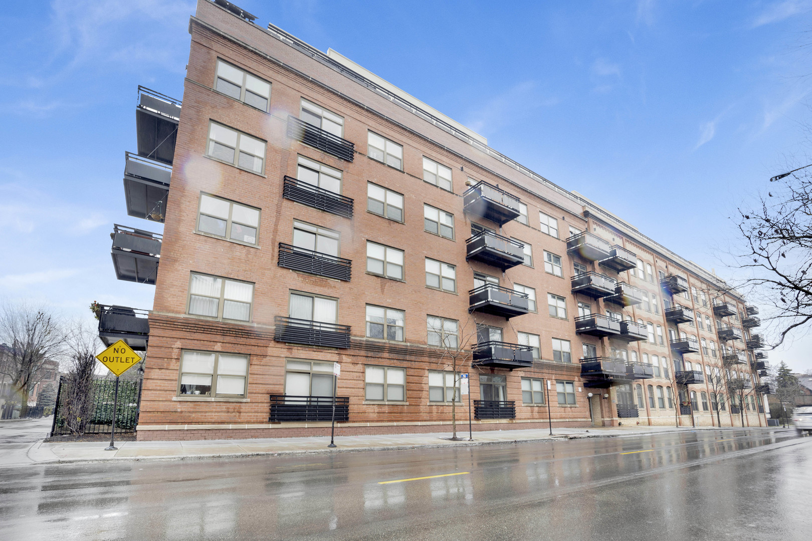 1735 W Diversey Parkway Unit: 105