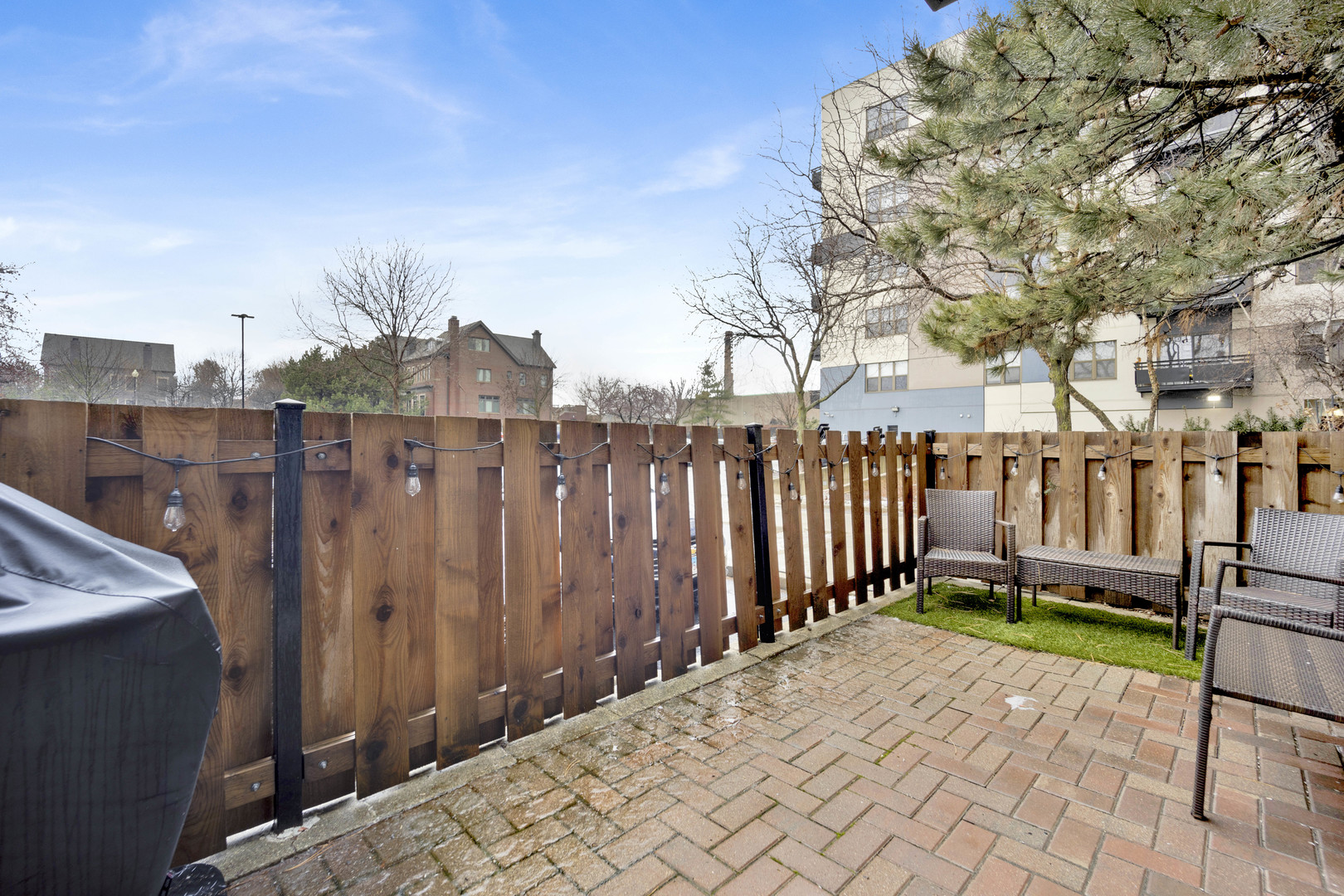 1735 W Diversey Parkway Unit: 105