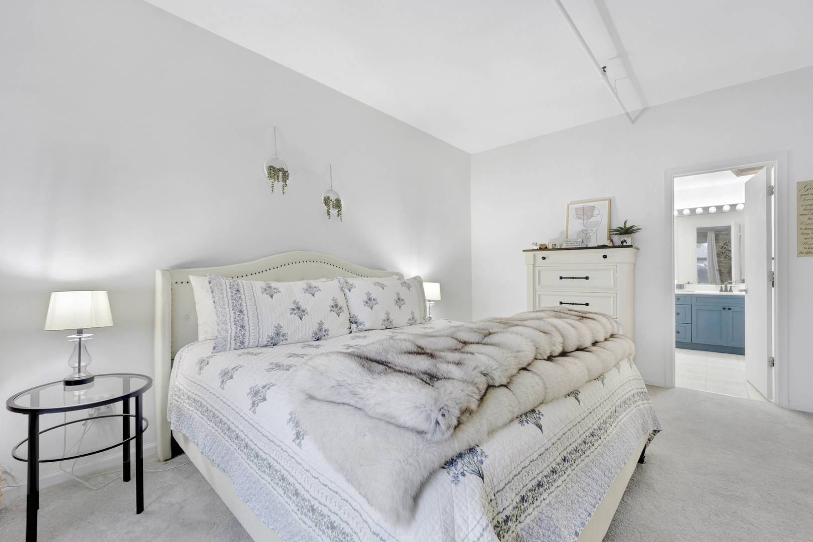 1735 W Diversey Parkway Unit: 105