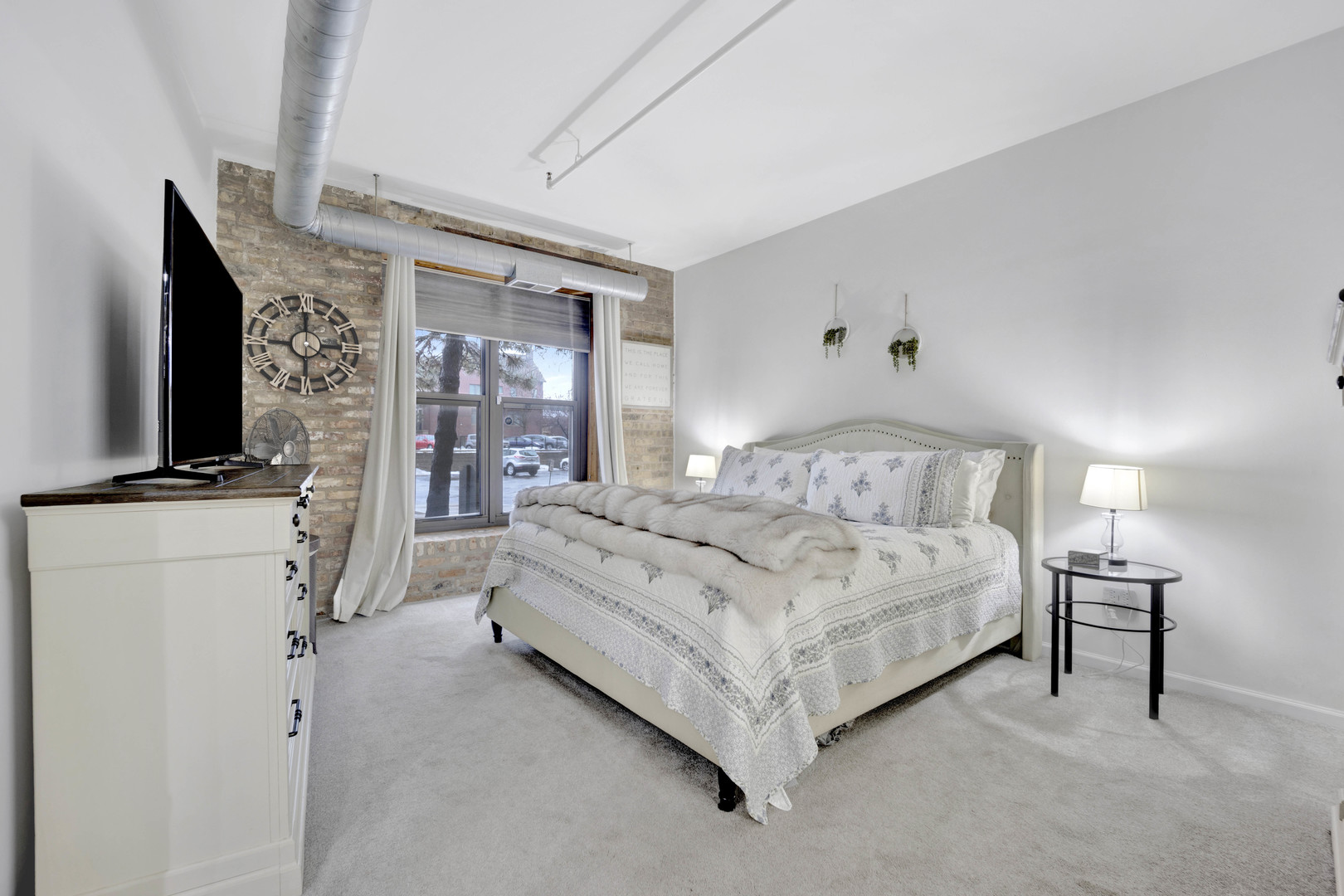 1735 W Diversey Parkway Unit: 105