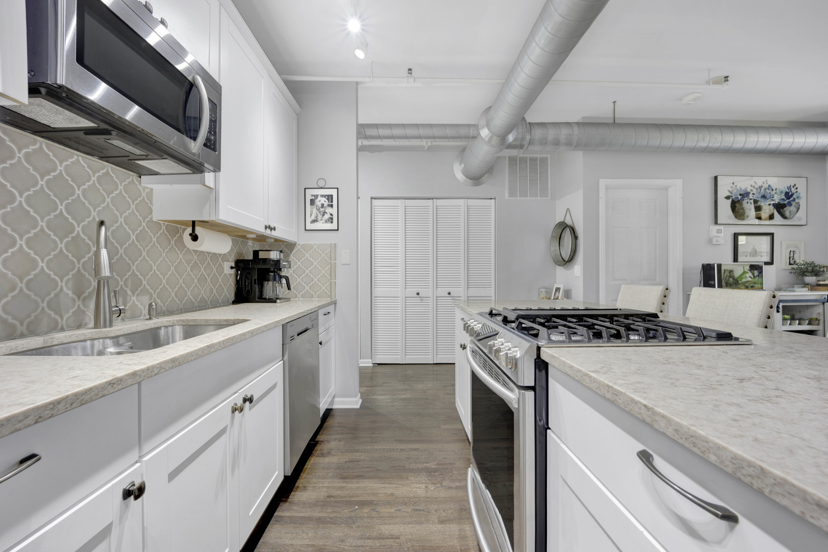 1735 W Diversey Parkway Unit: 105