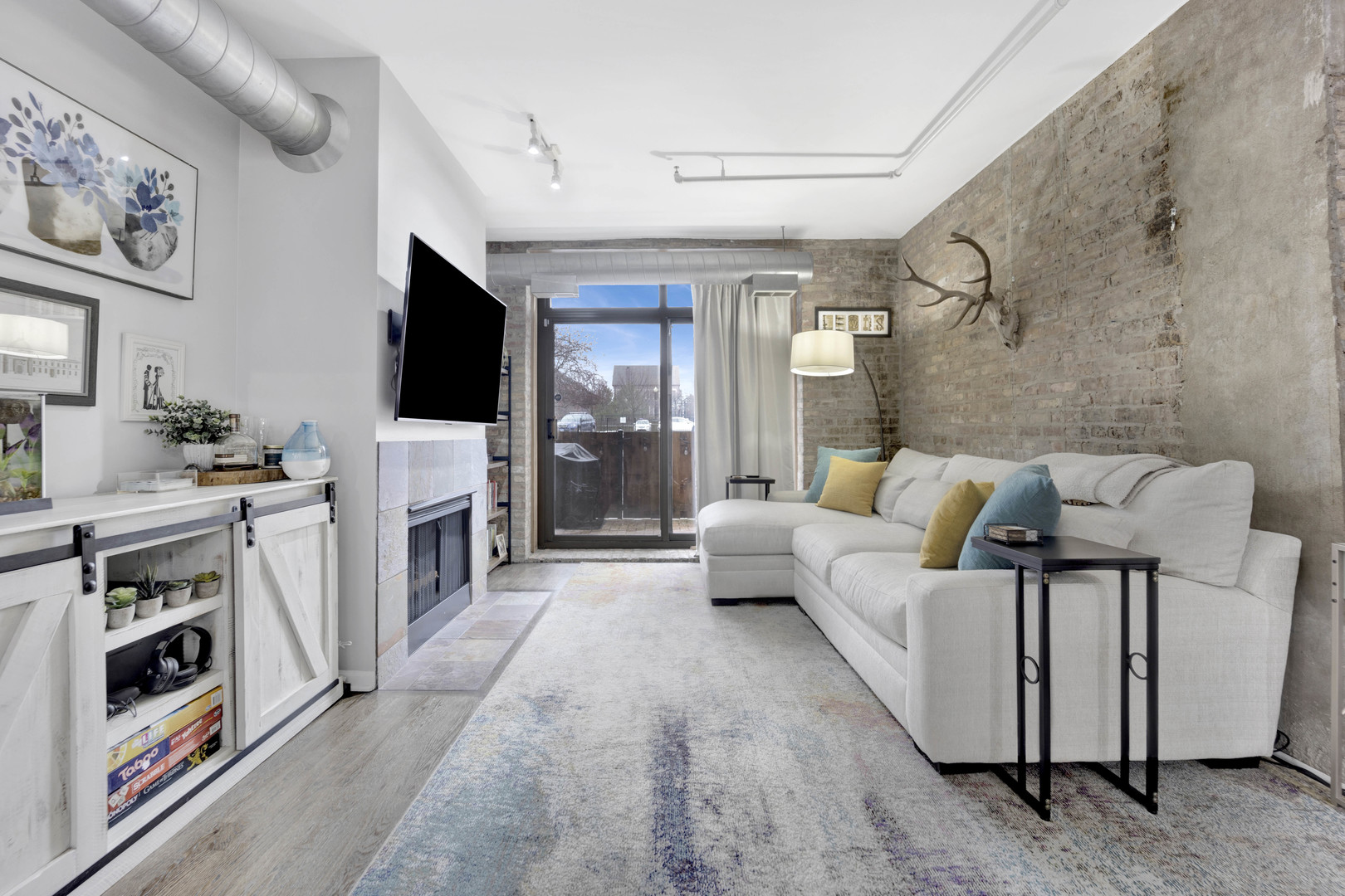 1735 W Diversey Parkway Unit: 105