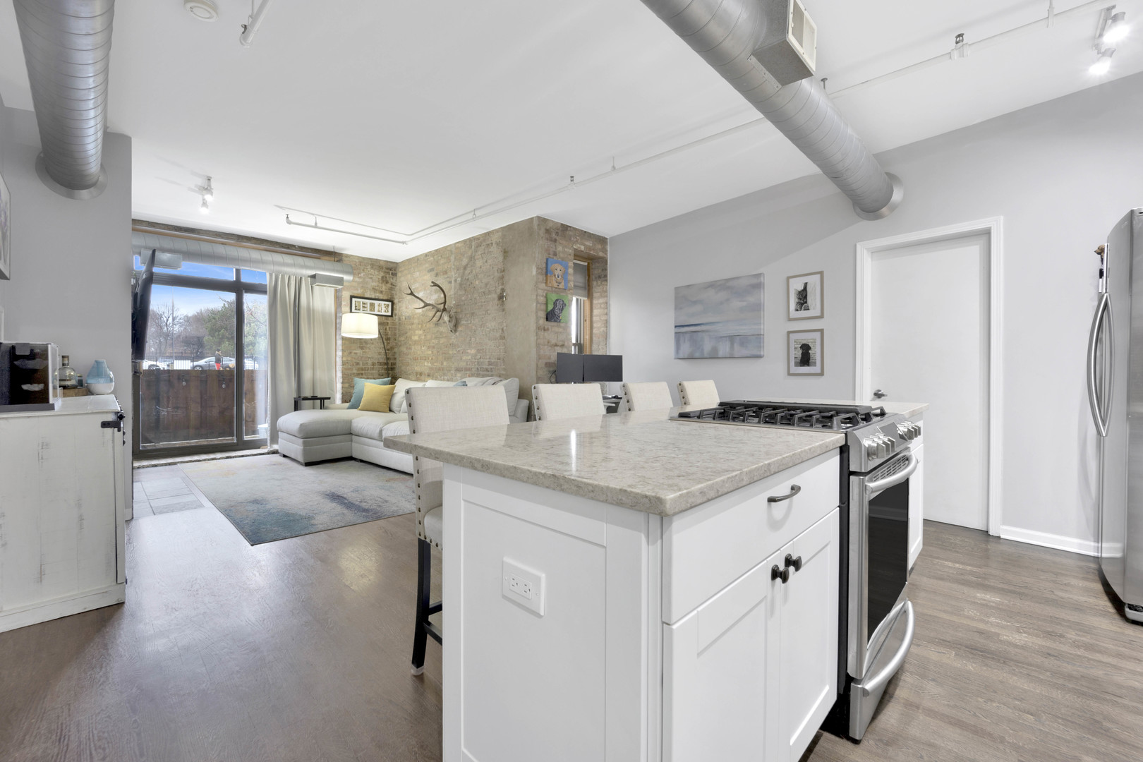1735 W Diversey Parkway Unit: 105