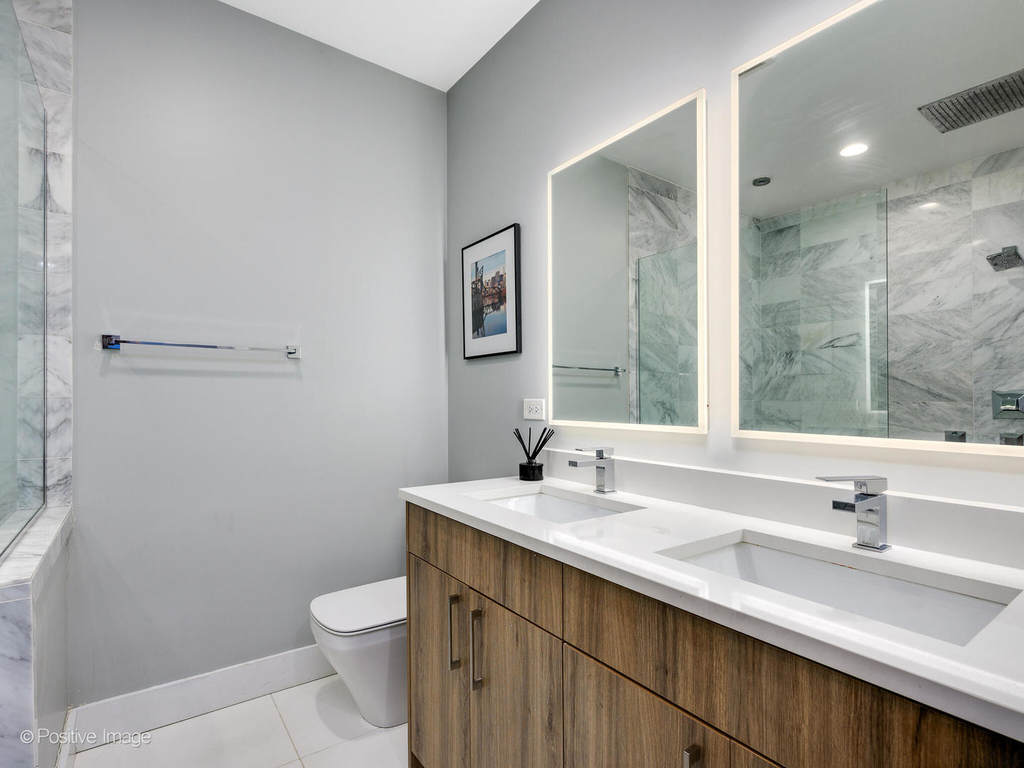 722 W 17th Place Unit: 2W