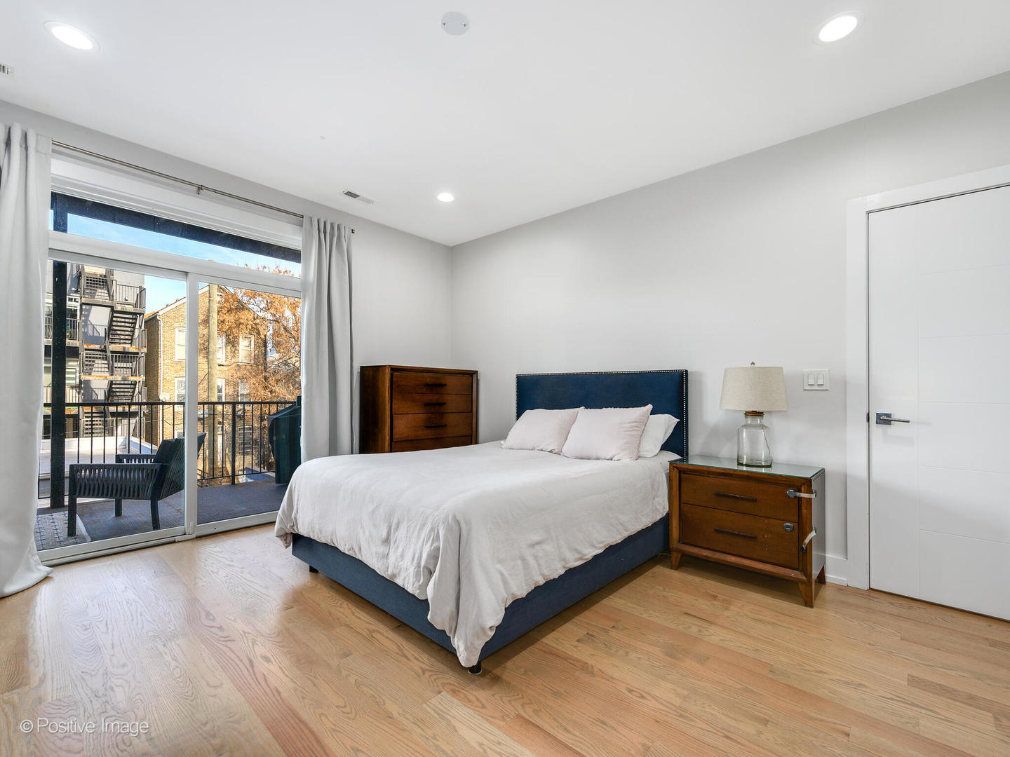 722 W 17th Place Unit: 2W