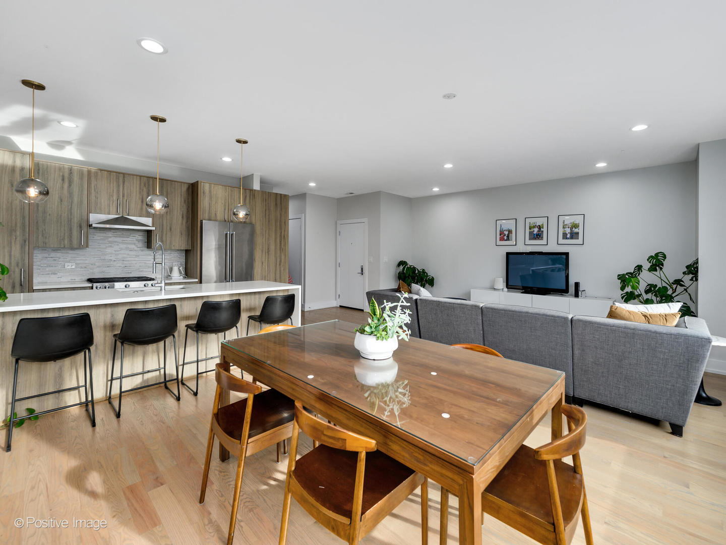 722 W 17th Place Unit: 2W