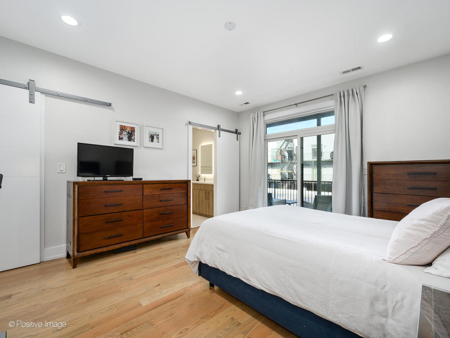 722 W 17th Place Unit: 2W