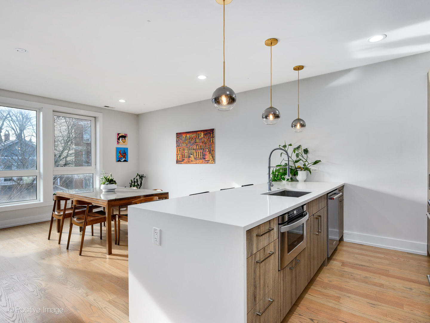 722 W 17th Place Unit: 2W