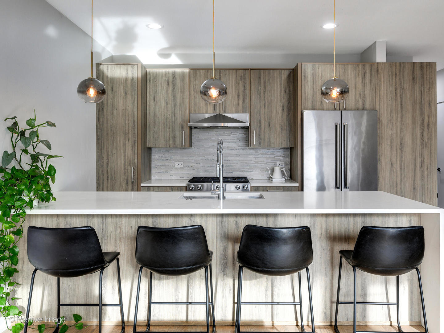 722 W 17th Place Unit: 2W