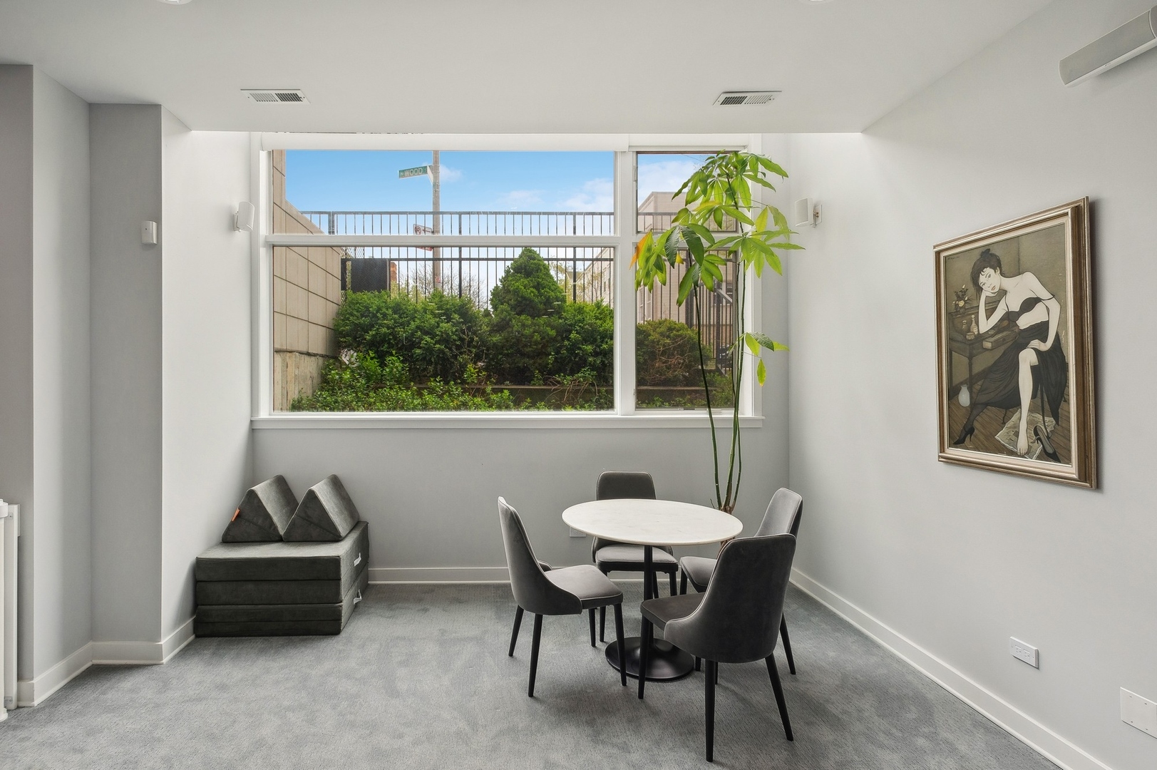 1438 N WOOD Street Unit: 1