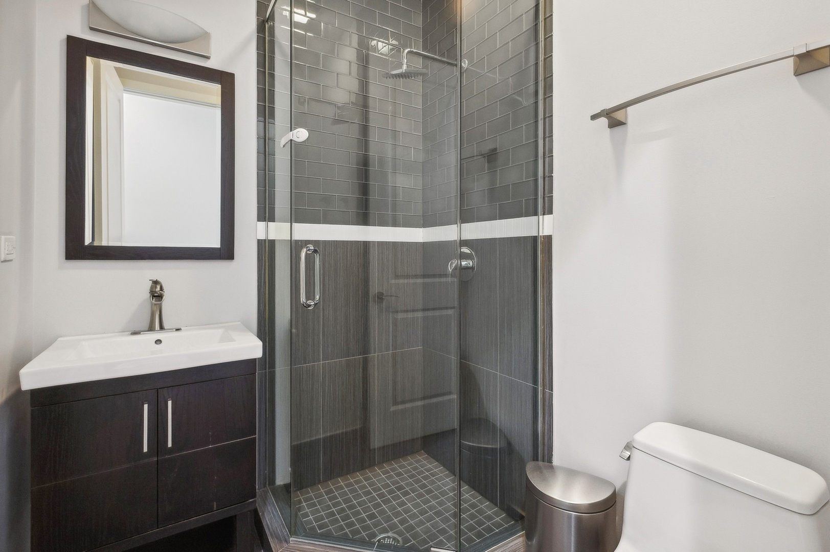 1438 N WOOD Street Unit: 1