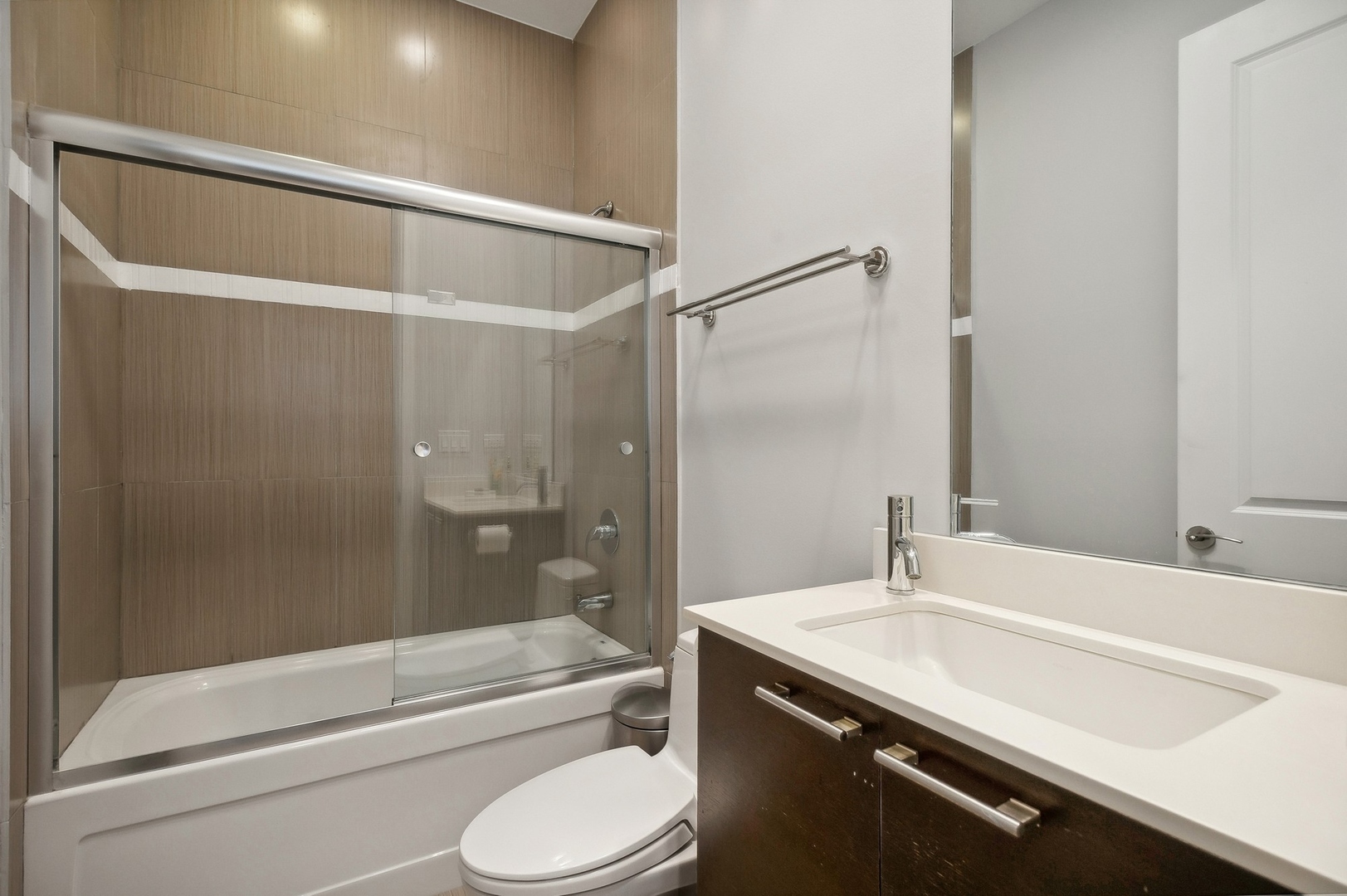 1438 N WOOD Street Unit: 1