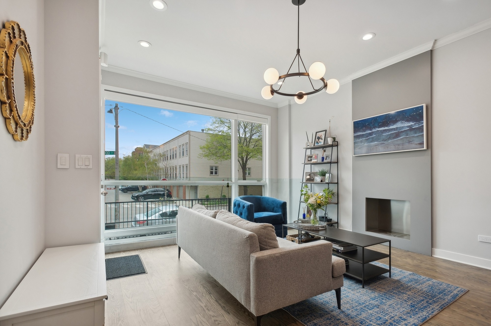 1438 N WOOD Street Unit: 1