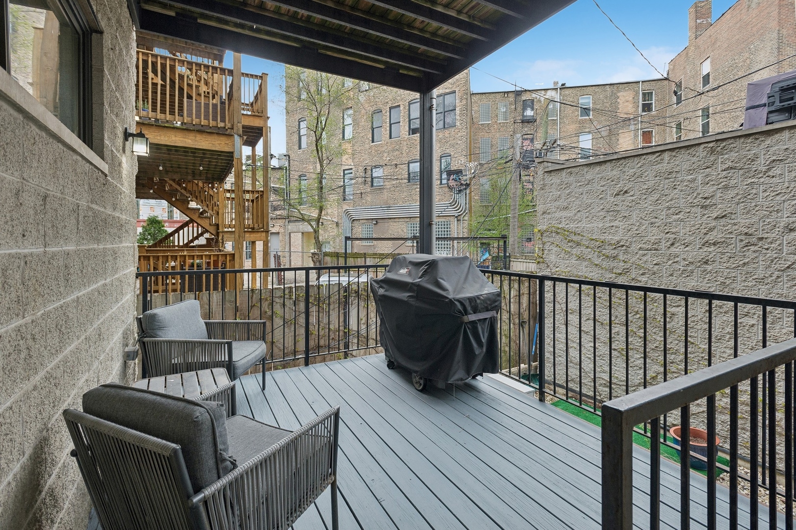 1438 N WOOD Street Unit: 1
