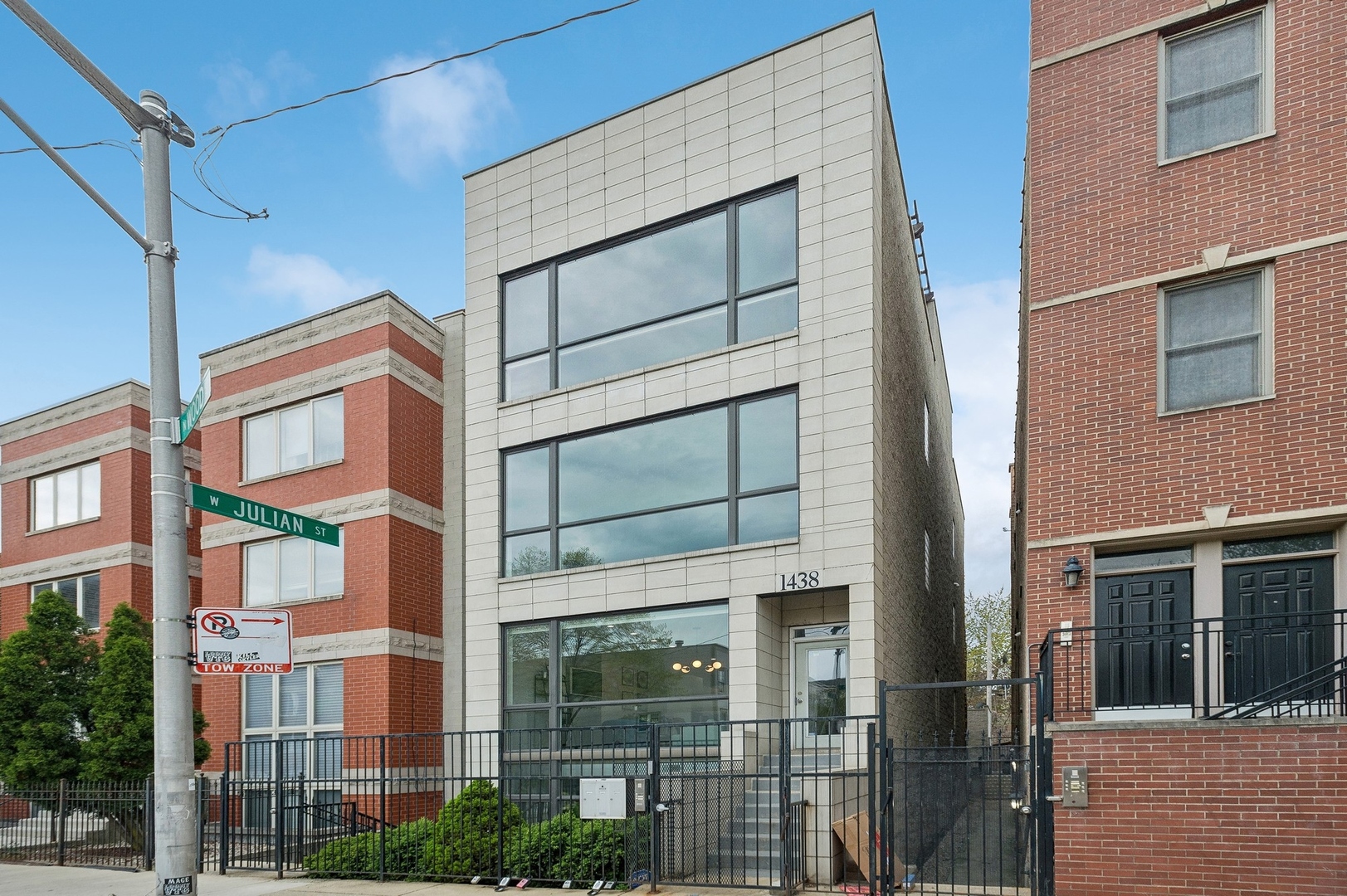 1438 N WOOD Street Unit: 1