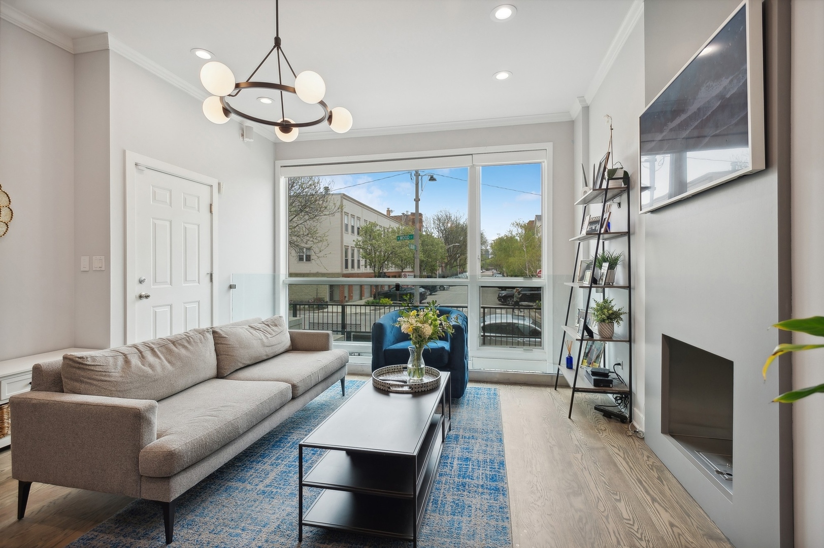 1438 N WOOD Street Unit: 1