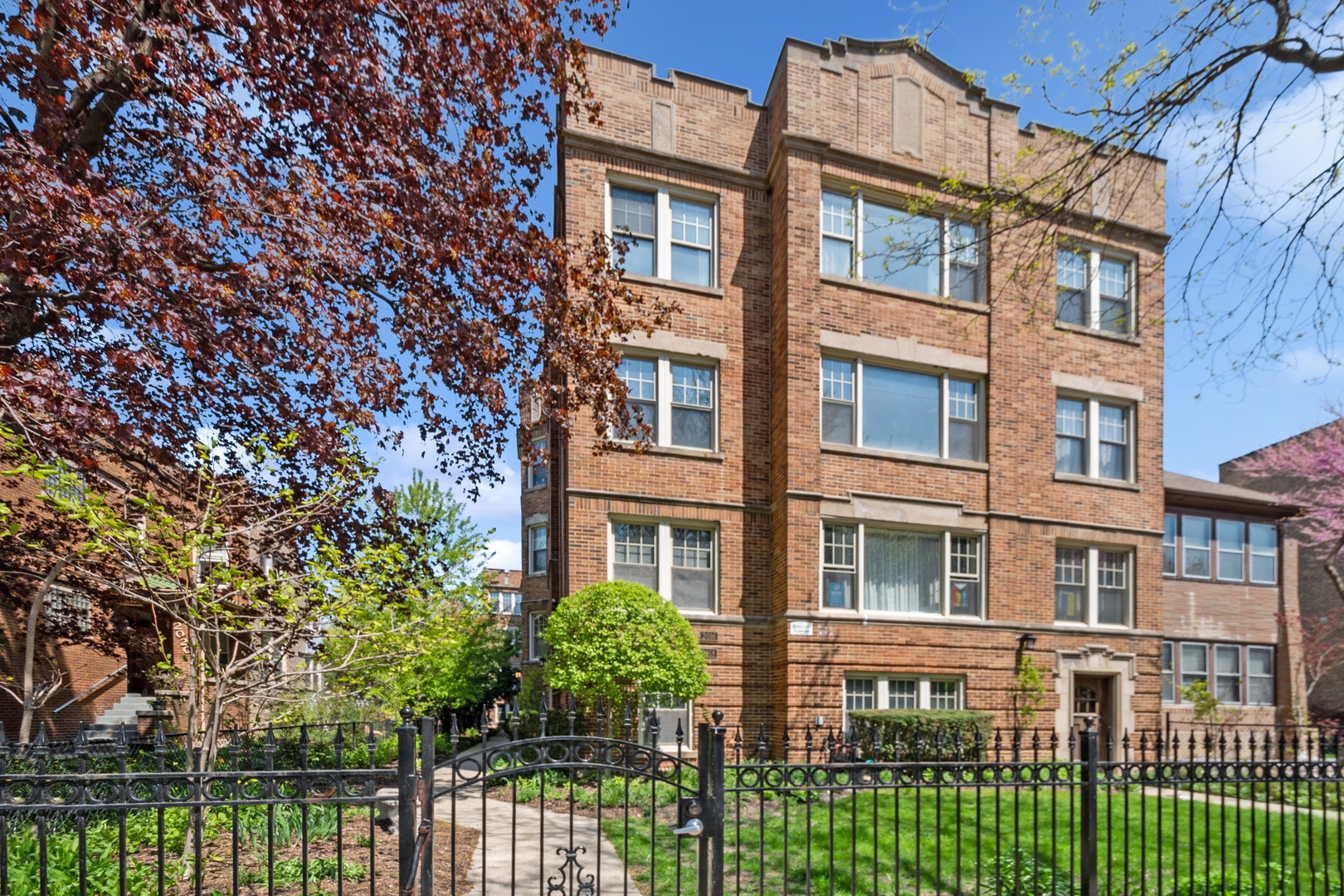 2018 W Greenleaf Avenue Unit: 1F