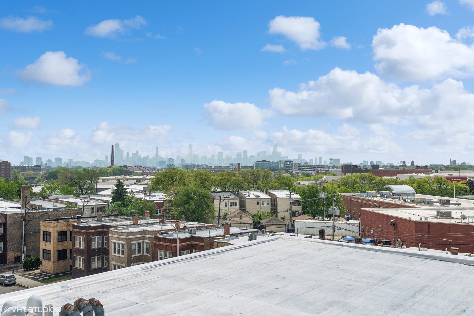 2806 N OAKLEY Avenue Unit: 407