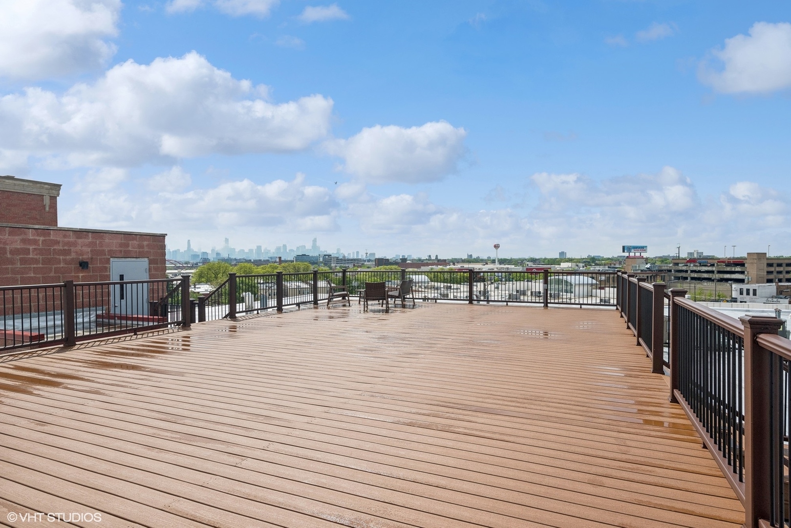 2806 N OAKLEY Avenue Unit: 407