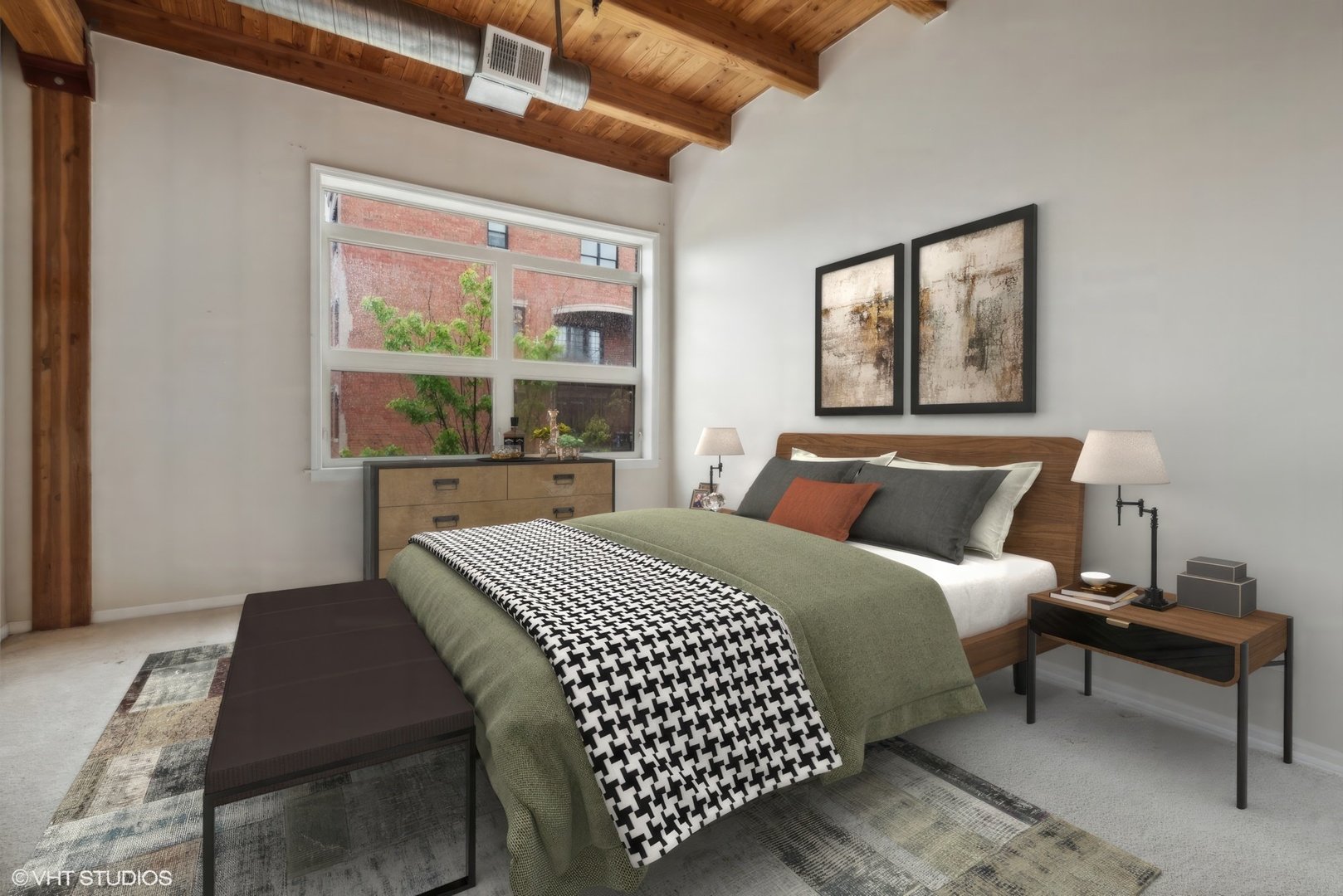 2806 N OAKLEY Avenue Unit: 407