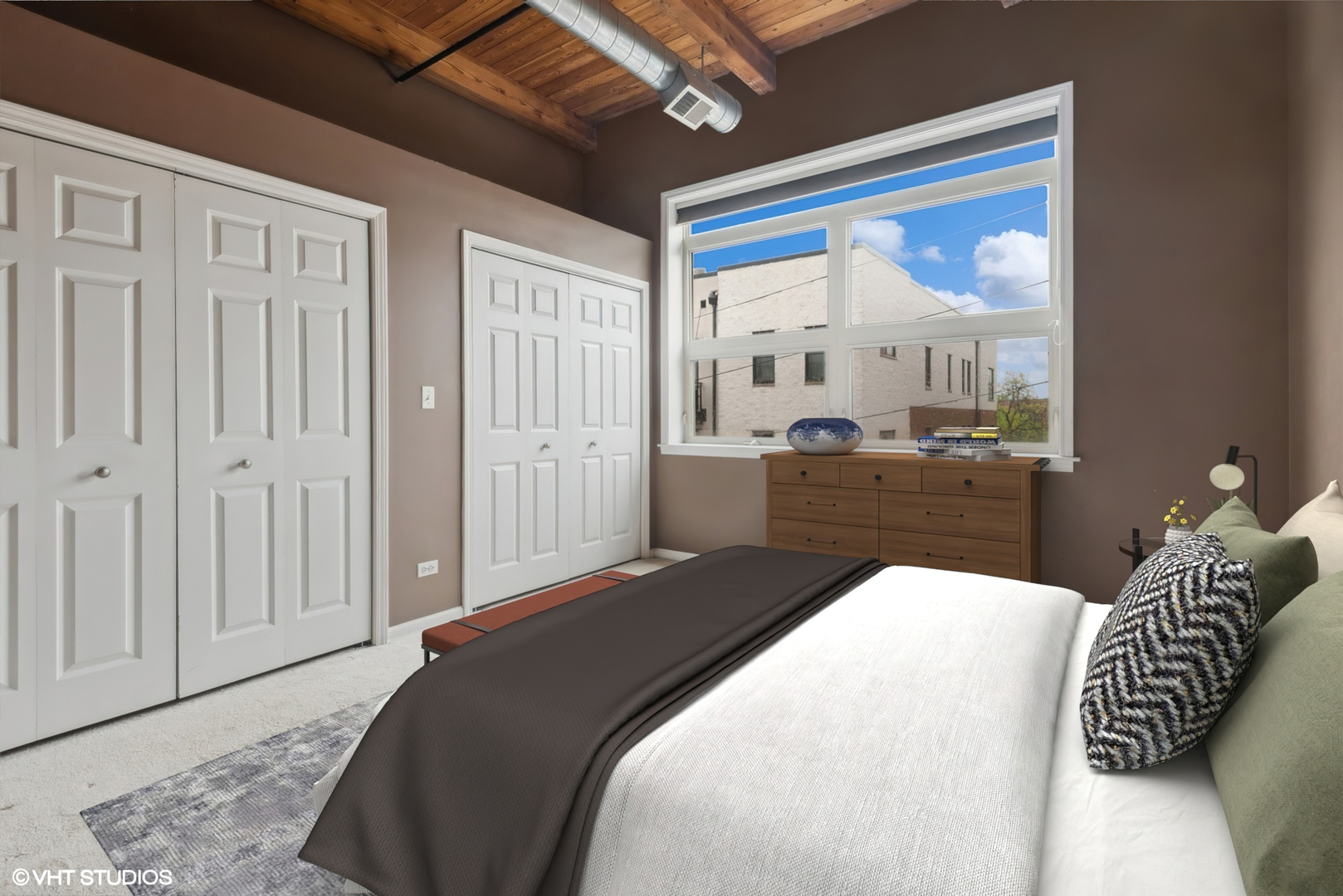 2806 N OAKLEY Avenue Unit: 407