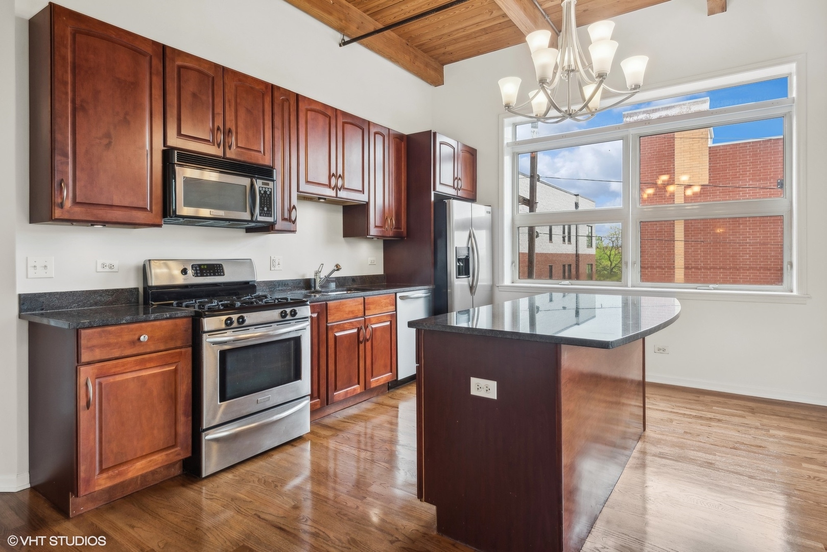 2806 N OAKLEY Avenue Unit: 407