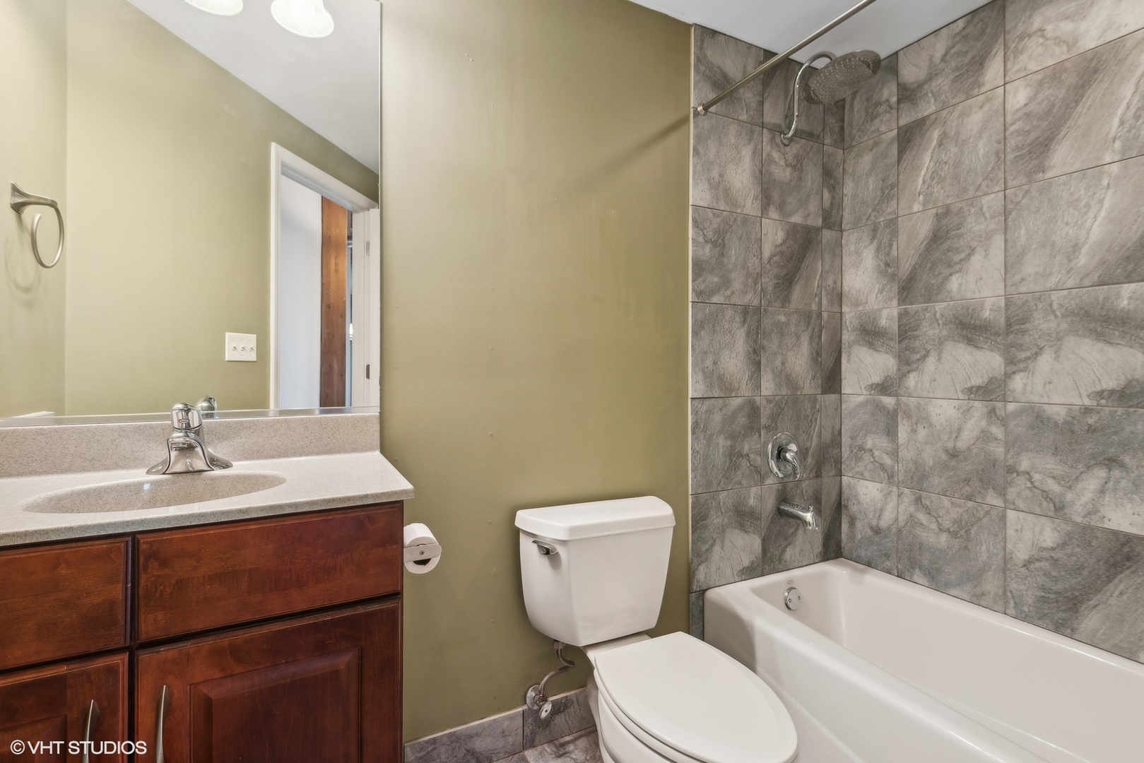 2806 N OAKLEY Avenue Unit: 407