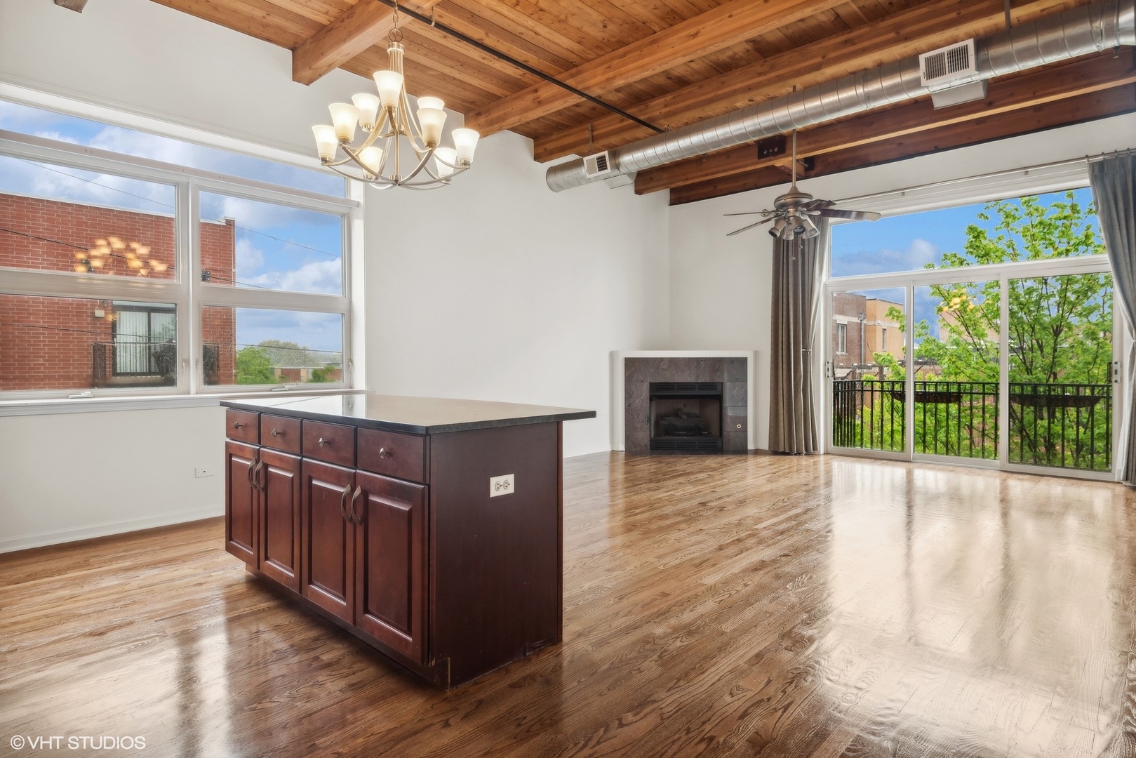 2806 N OAKLEY Avenue Unit: 407