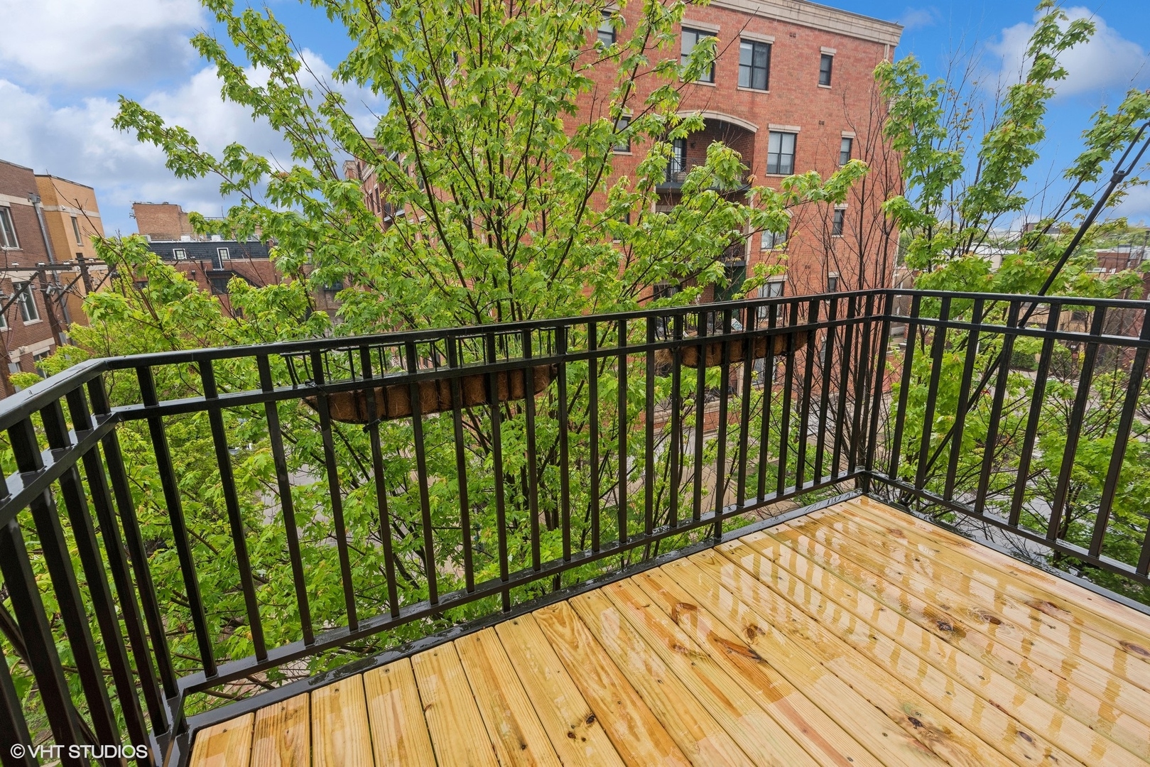 2806 N OAKLEY Avenue Unit: 407