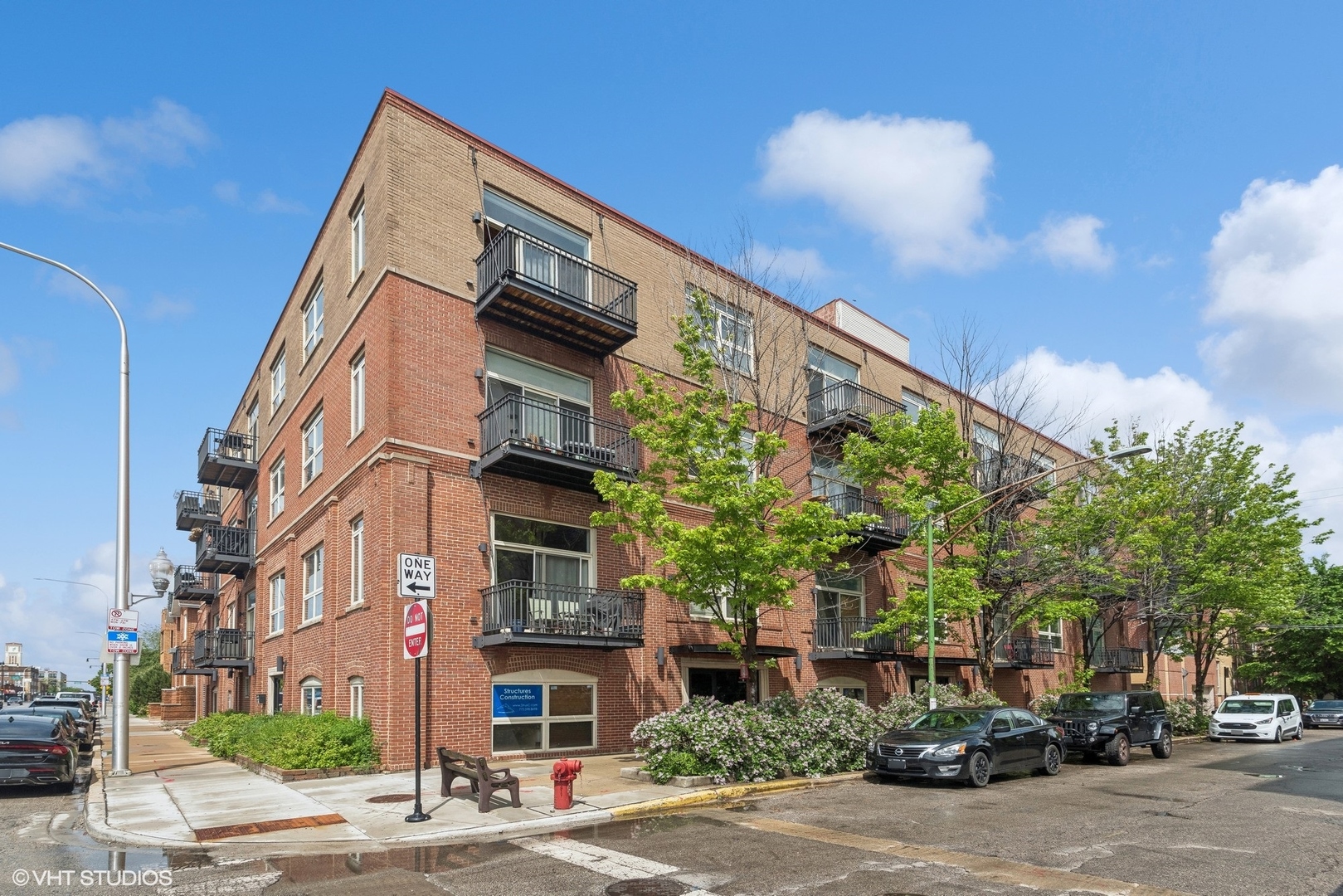 2806 N OAKLEY Avenue Unit: 407