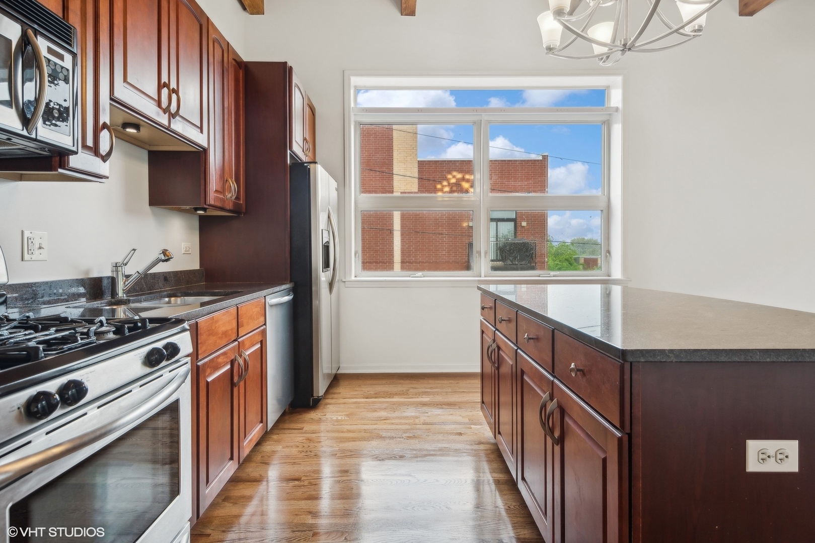 2806 N OAKLEY Avenue Unit: 407