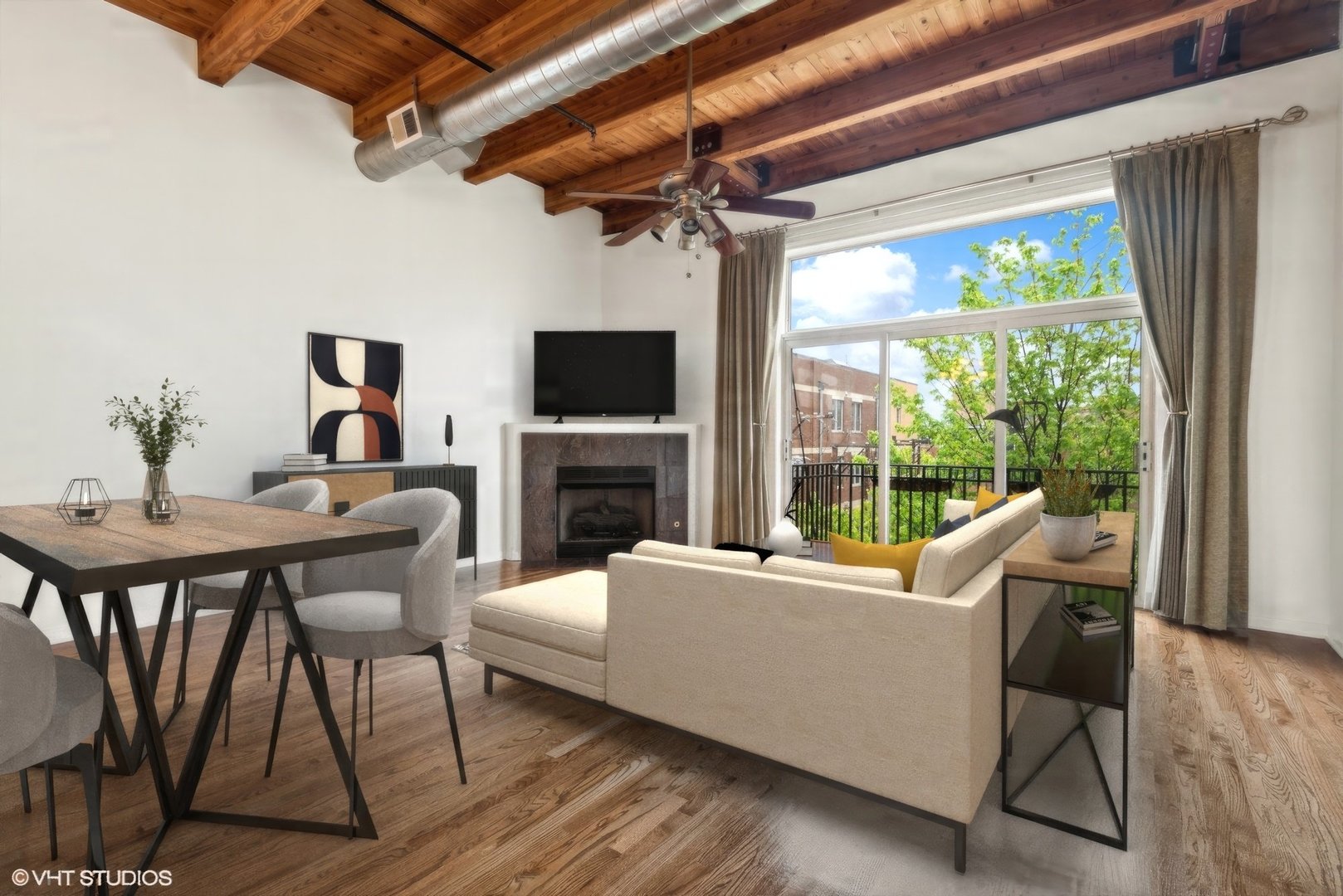 2806 N OAKLEY Avenue Unit: 407