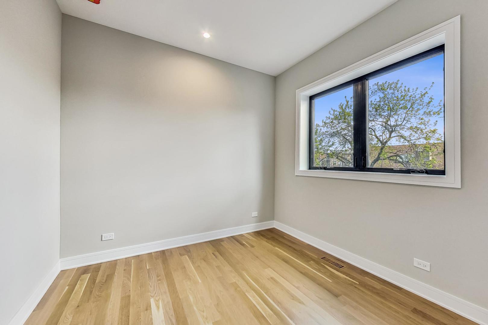 847 N Paulina Street Unit: 3