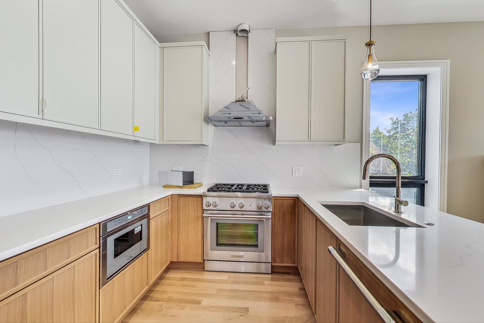 847 N Paulina Street Unit: 3