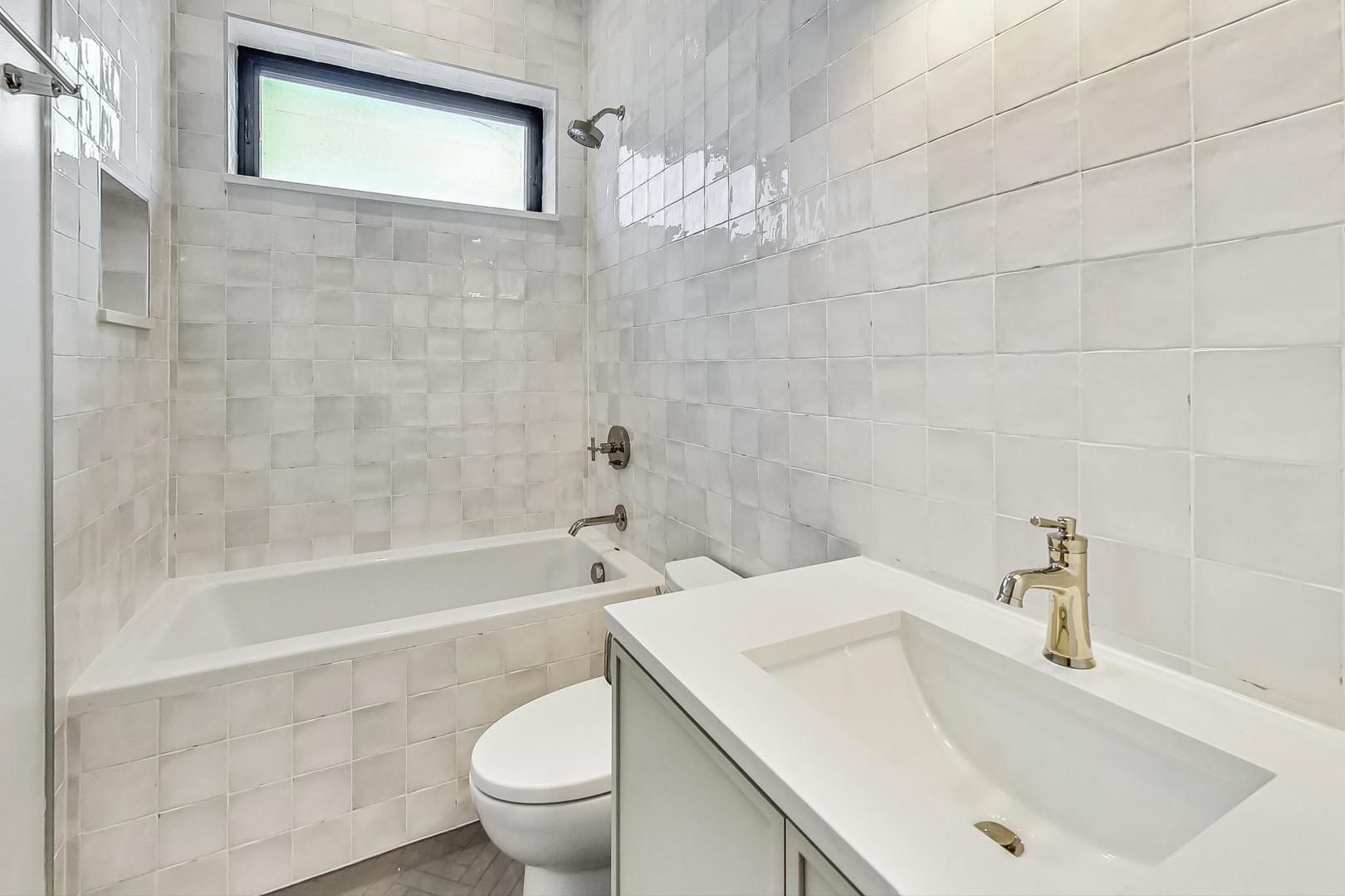 847 N Paulina Street Unit: 3