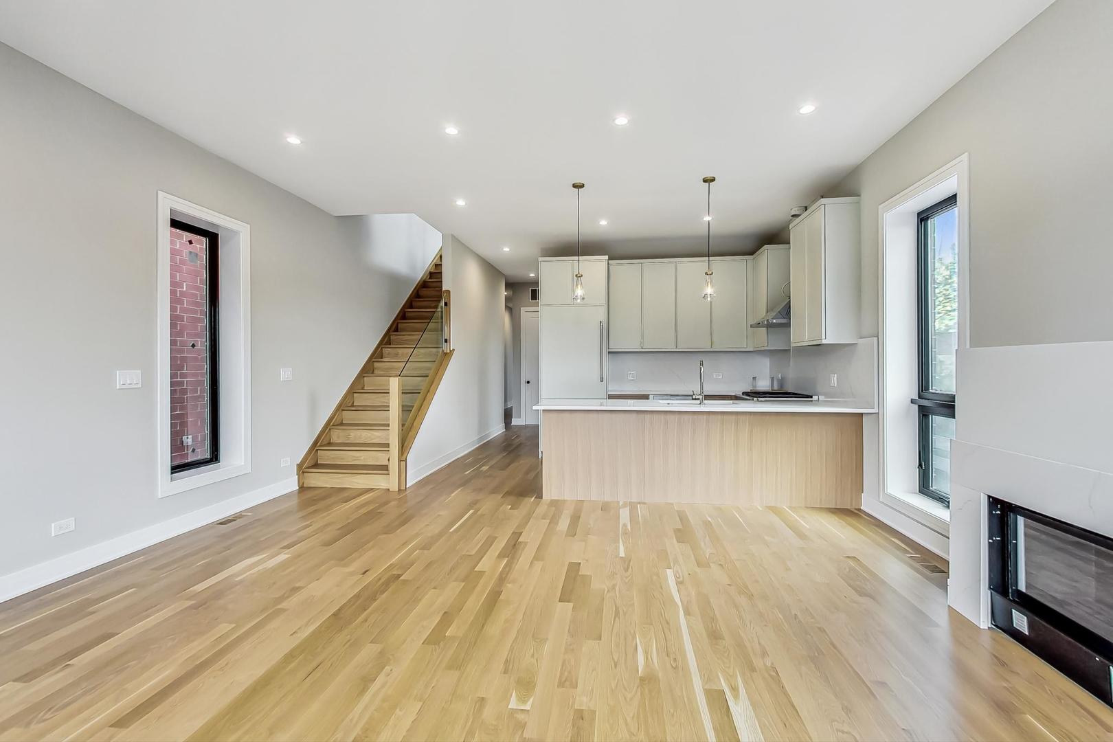 847 N Paulina Street Unit: 3