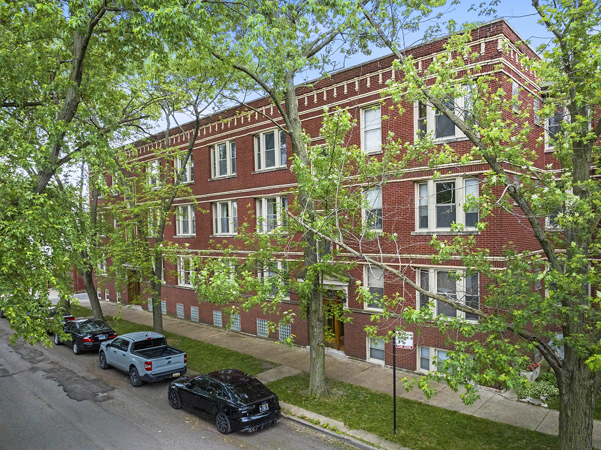 3615 W Byron Street Unit: 2A