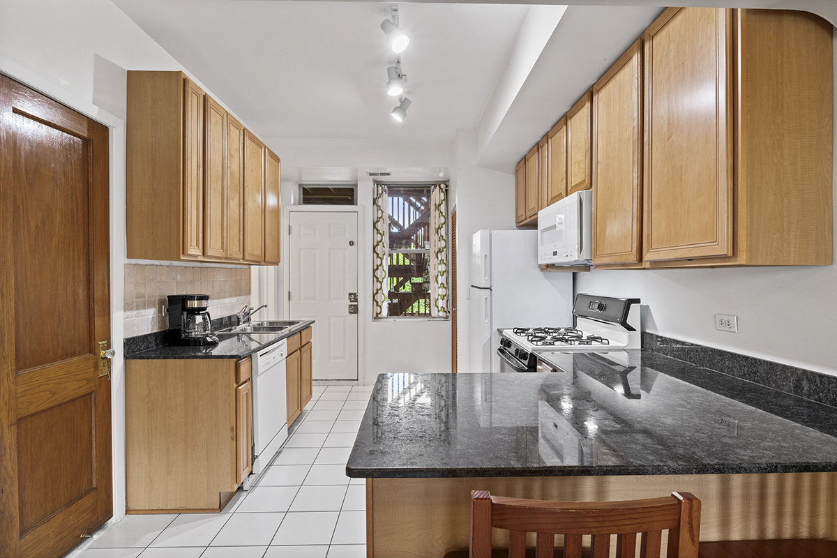 3615 W Byron Street Unit: 2A