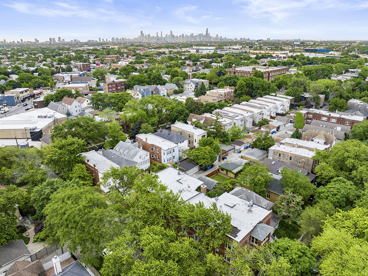 3615 W Byron Street Unit: 2A