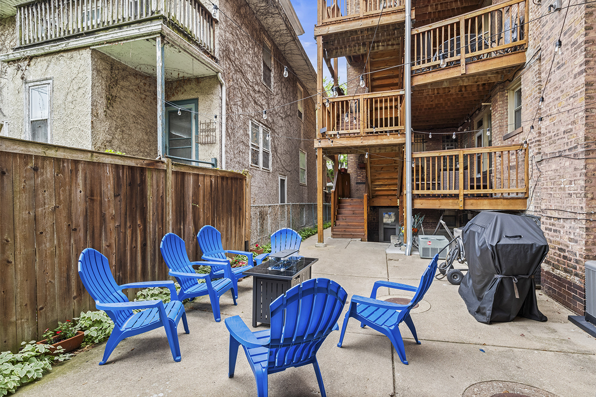 3615 W Byron Street Unit: 2A