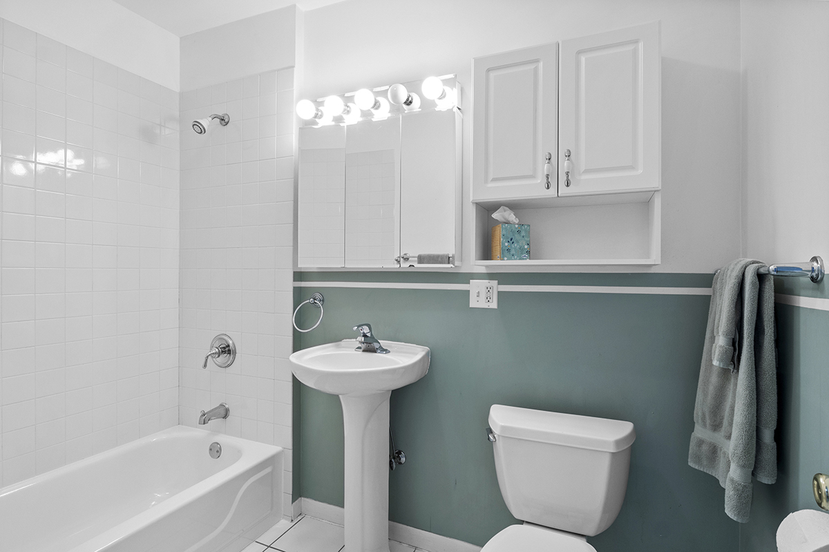 3615 W Byron Street Unit: 2A