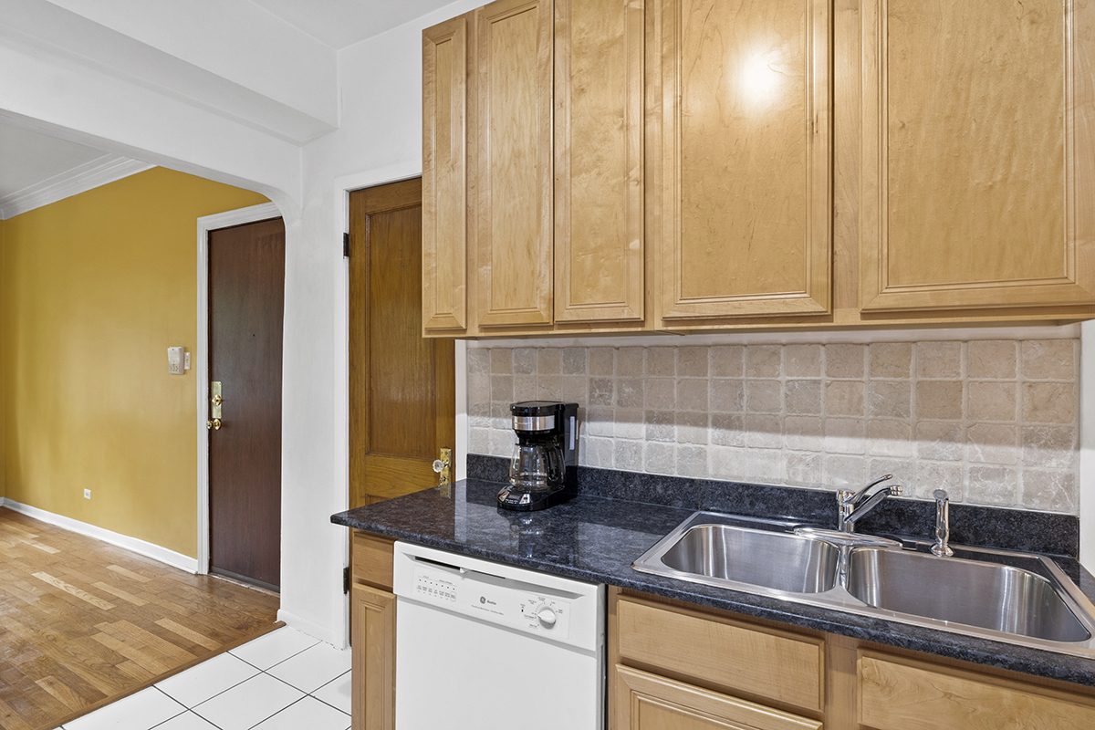 3615 W Byron Street Unit: 2A