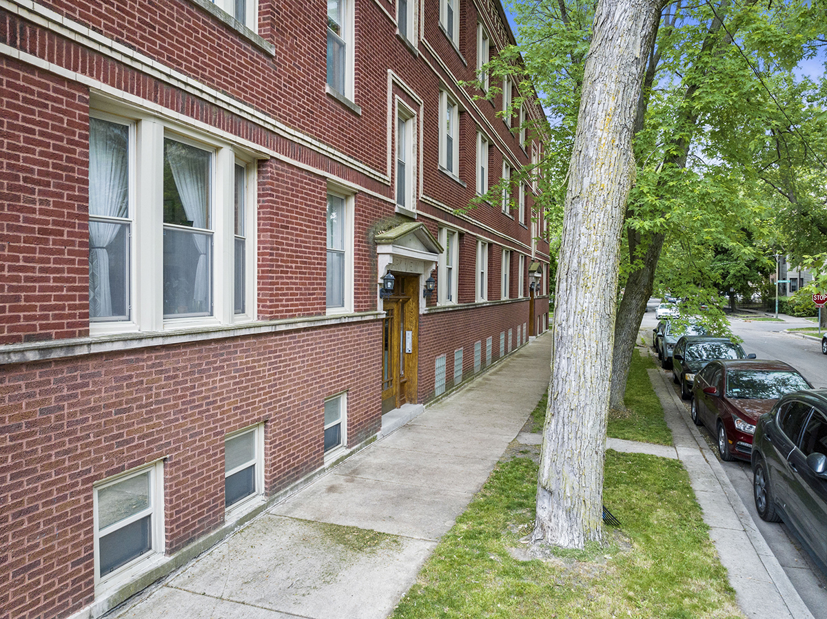 3615 W Byron Street Unit: 2A