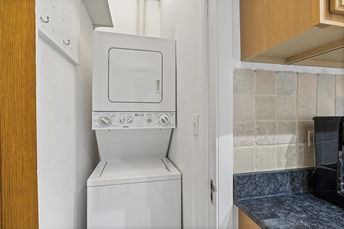 3615 W Byron Street Unit: 2A