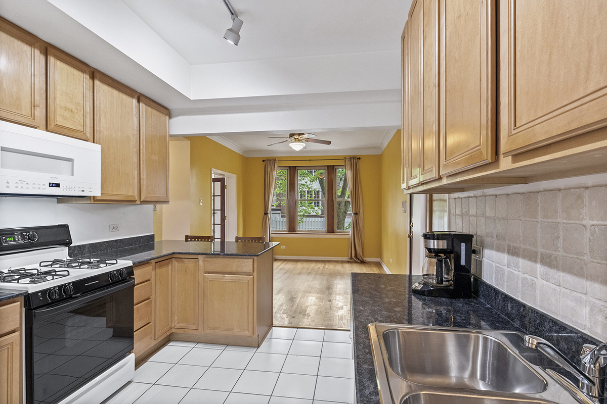 3615 W Byron Street Unit: 2A