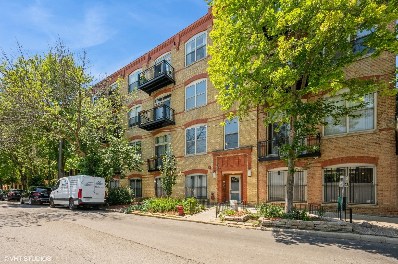1740 N Maplewood Avenue Unit: 111