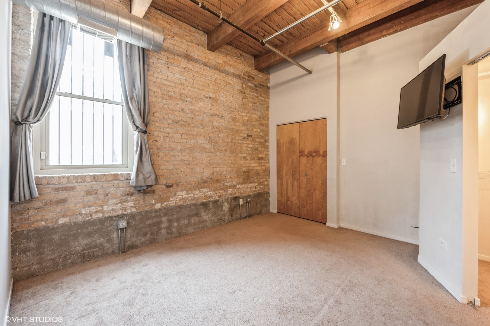 1740 N Maplewood Avenue Unit: 111
